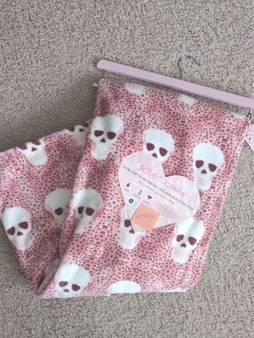 Betsey Johnson Pinkoween Cheetah Print Skull Oversized Plush Throw Blanket 💀